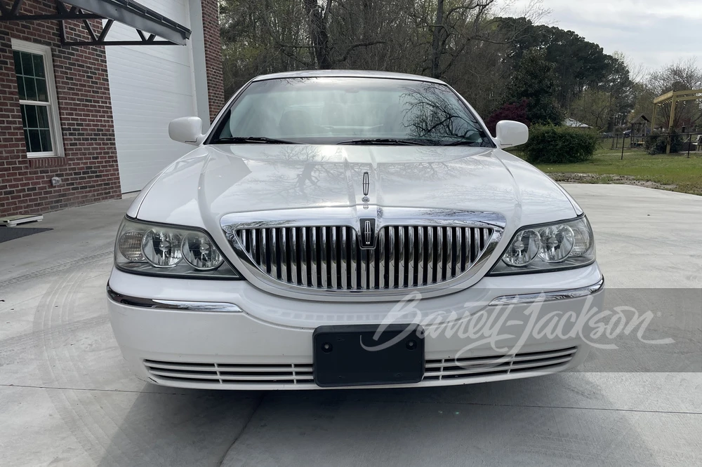 2006 Lincoln Town Car - Image 7 of 29