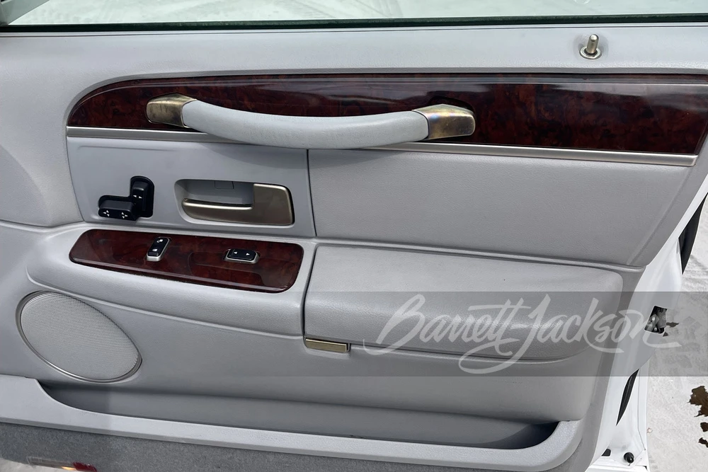 2006 Lincoln Town Car - Image 9 of 29