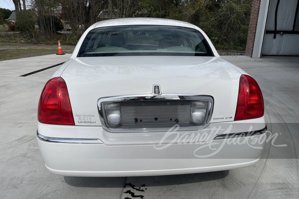 2006 Lincoln Town Car - Image 19 of 29