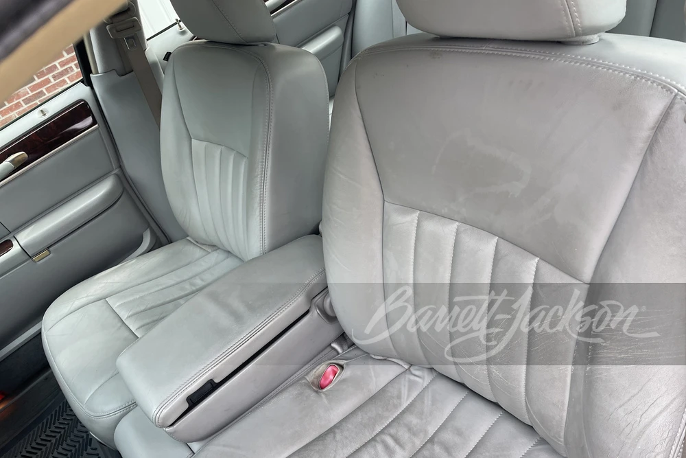 2006 Lincoln Town Car - Image 21 of 29