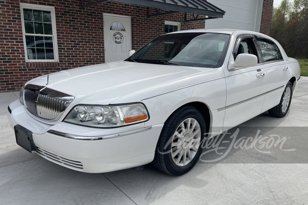 2006 Lincoln Town Car - Image 23 of 29