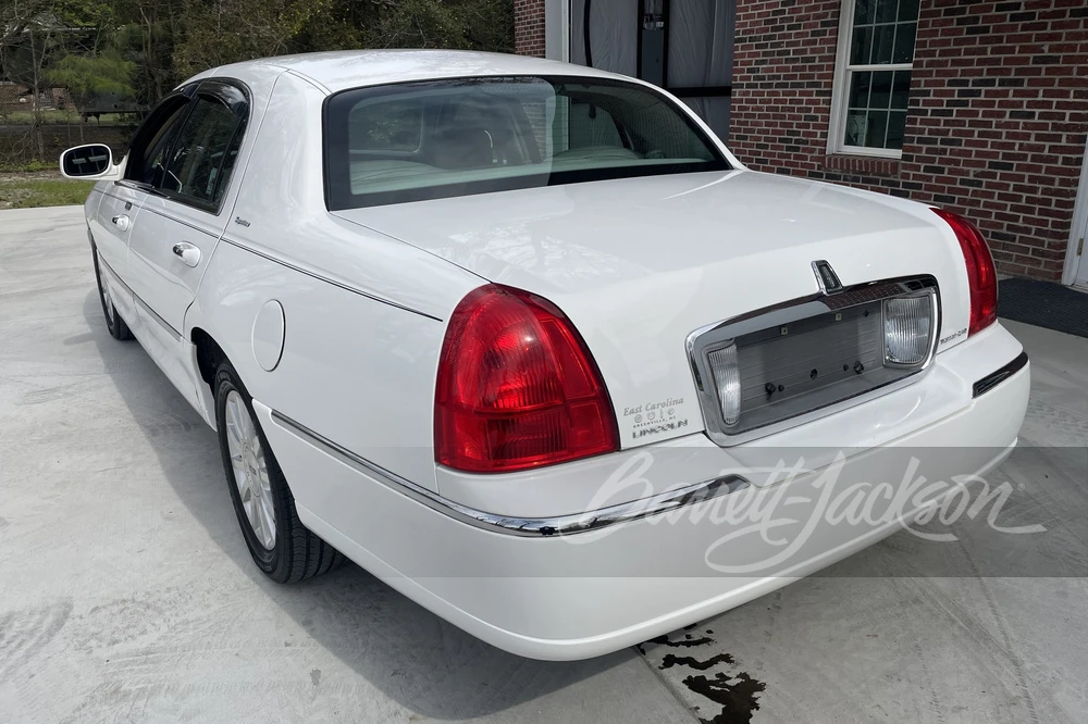 2006 Lincoln Town Car - Image 28 of 29