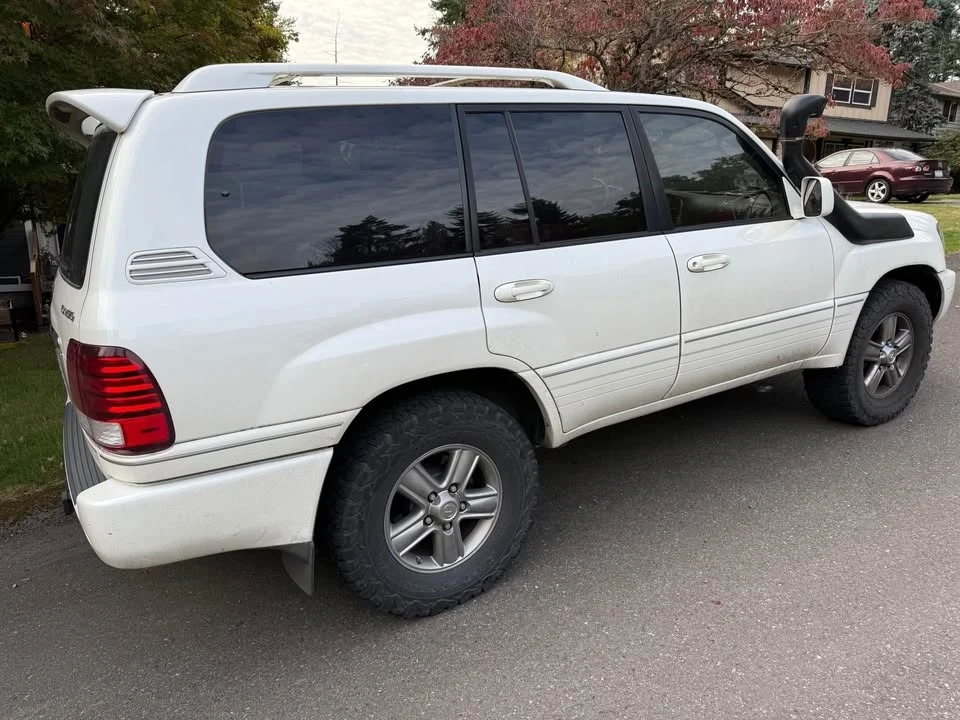 2006 Lexus LX 2nd Gen - Image 2 of 9
