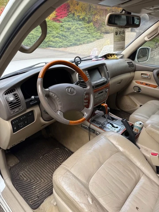 2006 Lexus LX 2nd Gen - Image 5 of 9