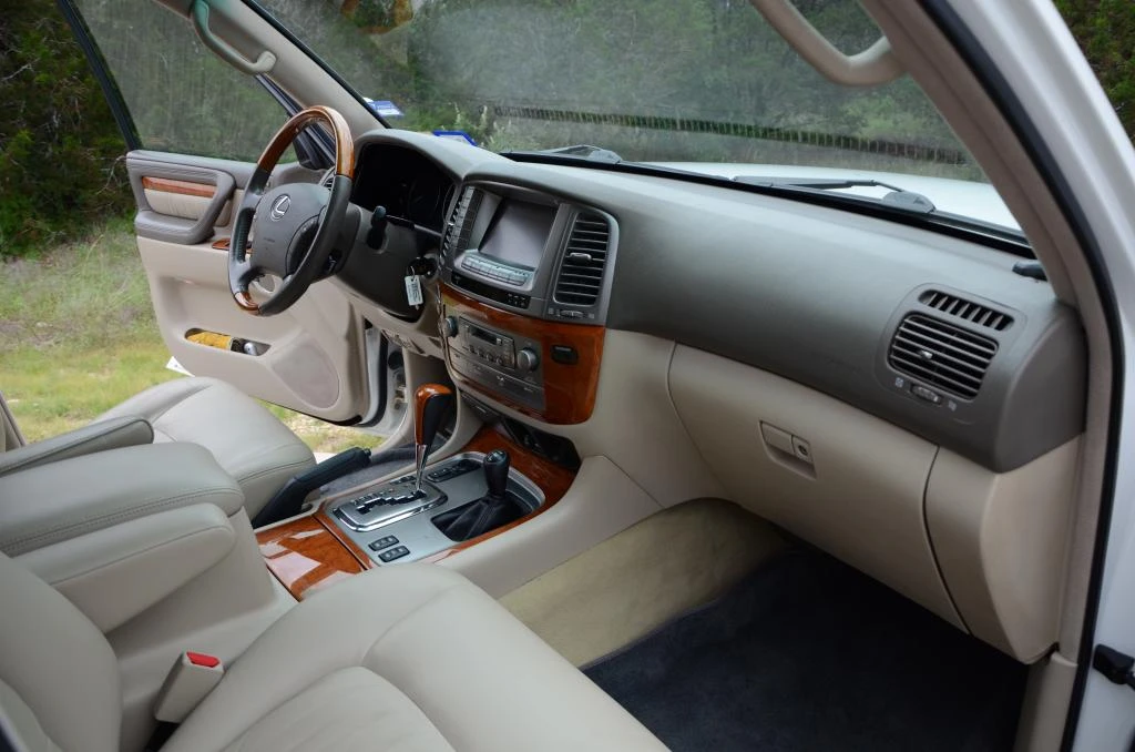 2006 Lexus LX 2nd Gen - Image 9 of 28