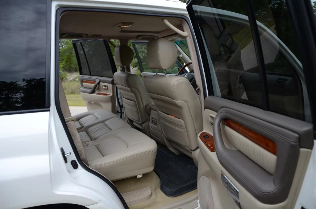 2006 Lexus LX 2nd Gen - Image 11 of 28