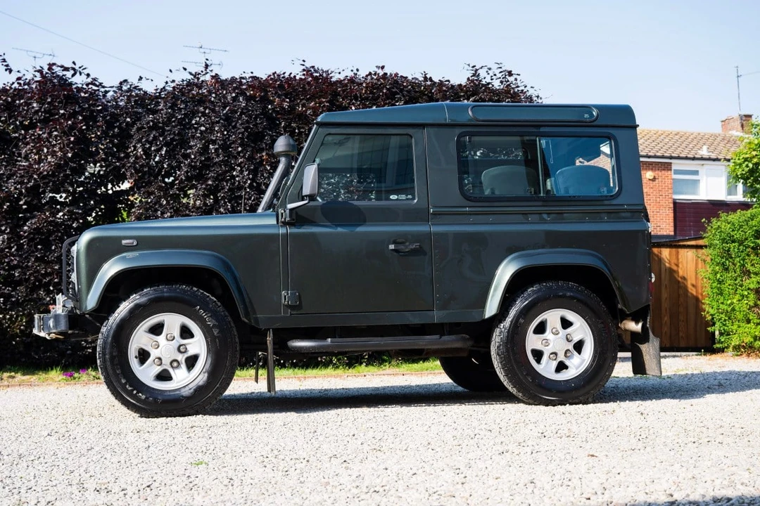 2006 Land Rover Defender - Image 9 of 30