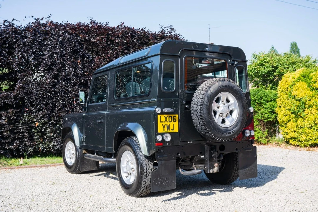 2006 Land Rover Defender - Image 10 of 30