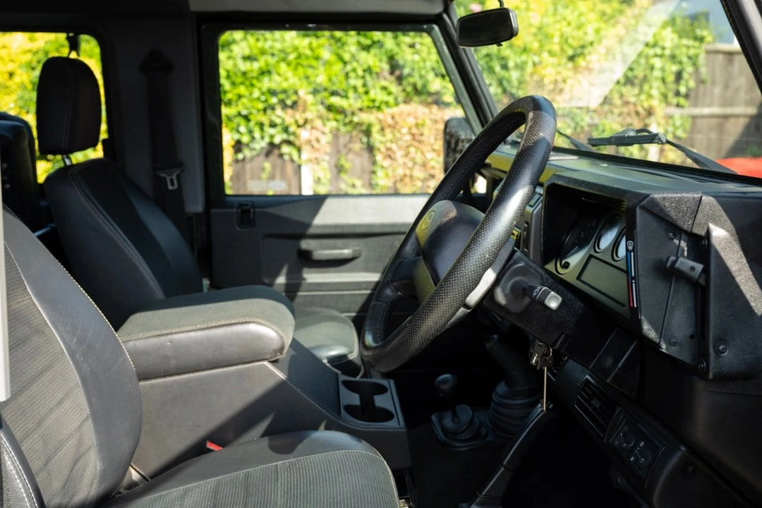 2006 Land Rover Defender - Image 25 of 30