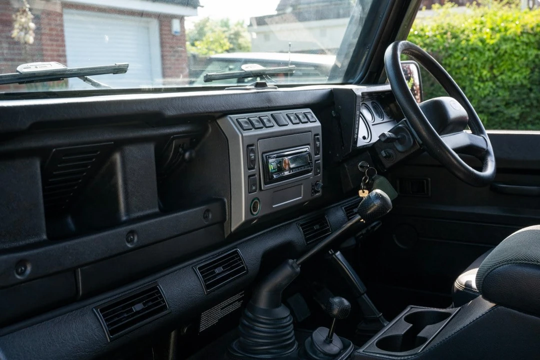 2006 Land Rover Defender - Image 24 of 30
