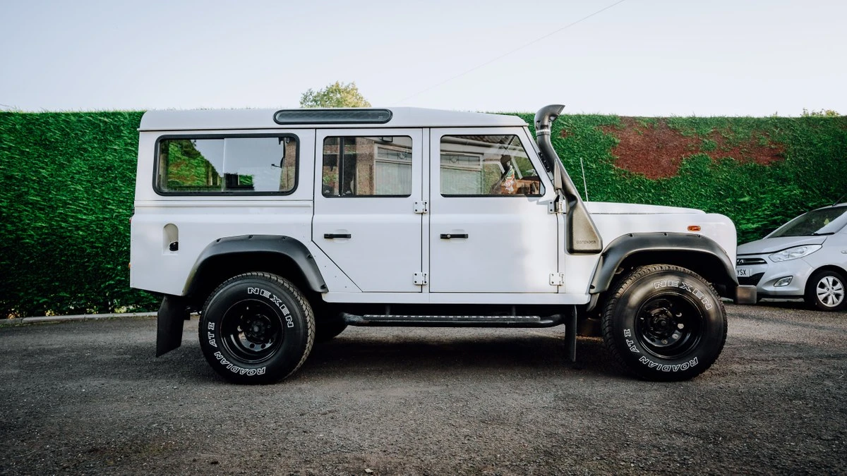 2006 Land Rover Defender 110 - Image 10 of 30