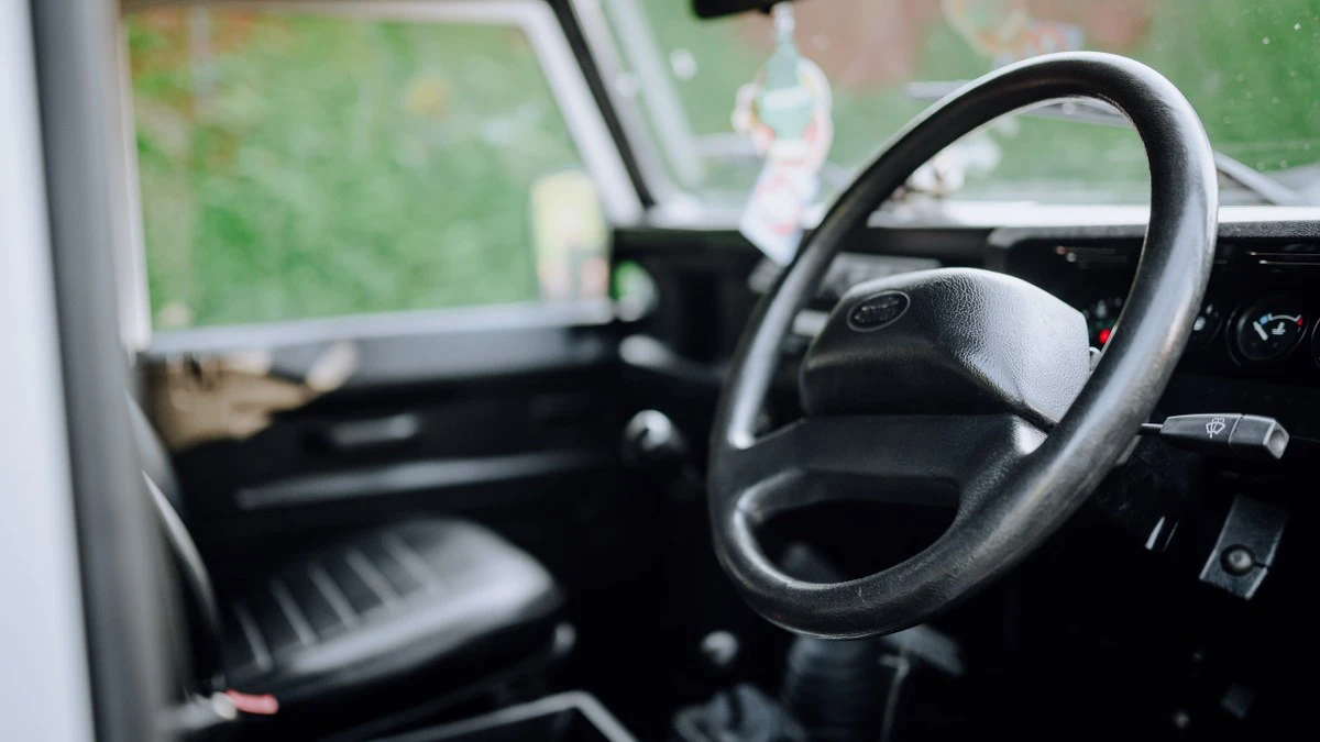 2006 Land Rover Defender 110 - Image 16 of 30