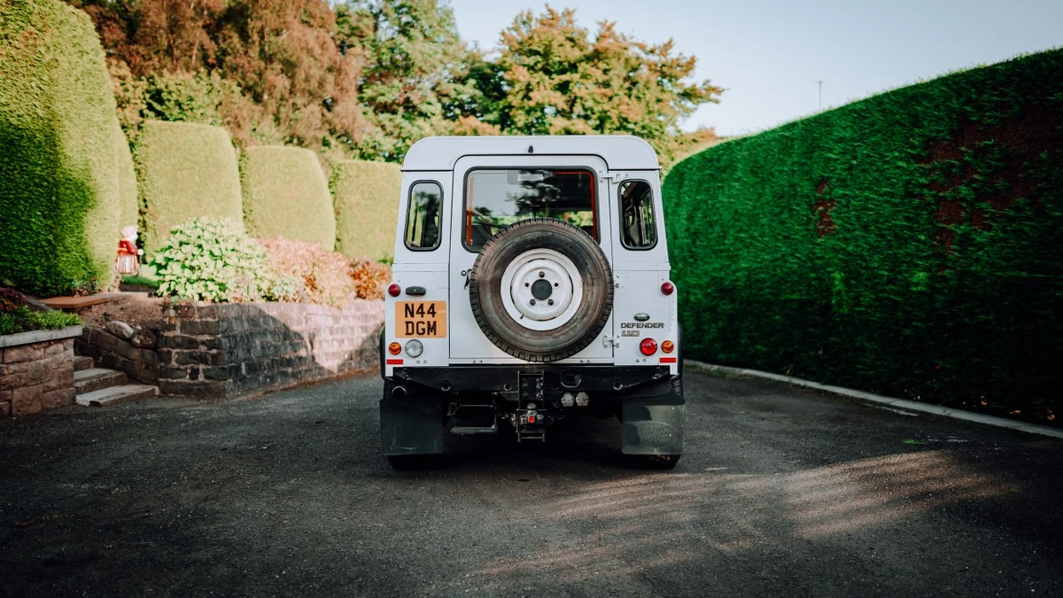 2006 Land Rover Defender 110 - Image 6 of 30