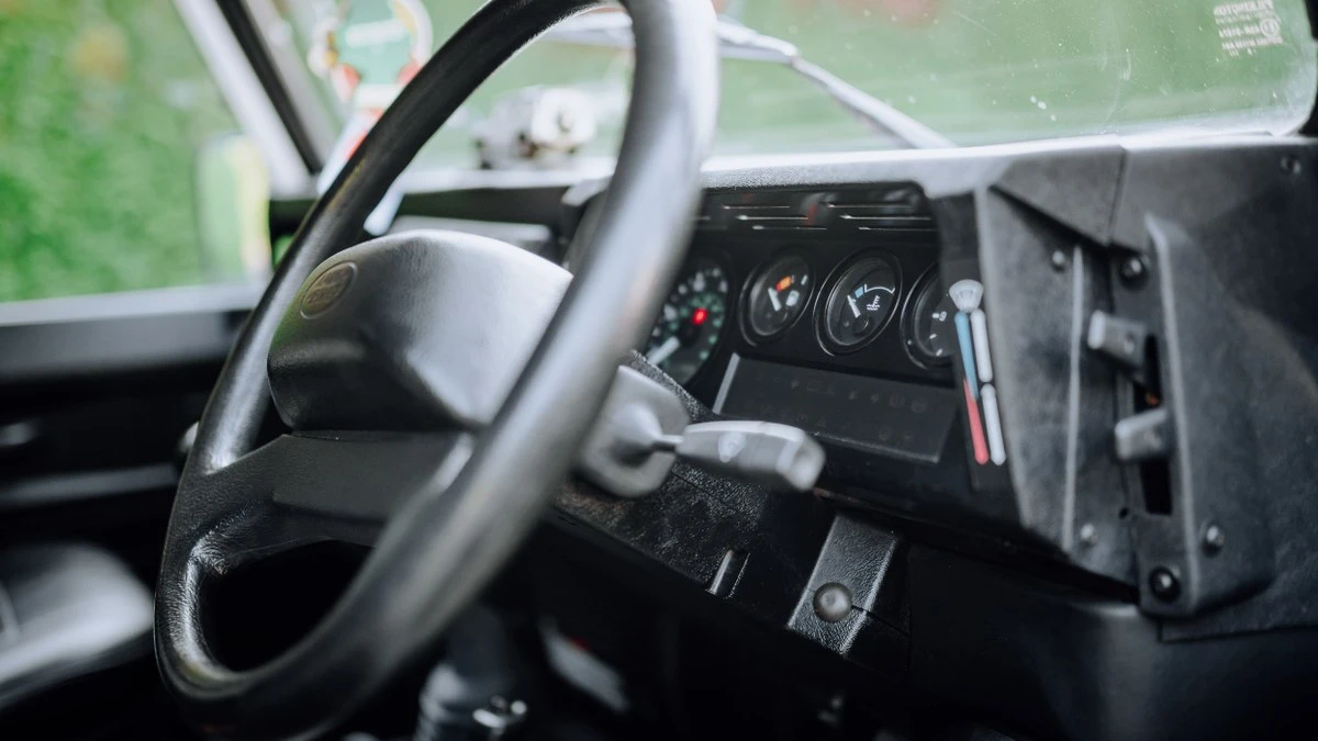2006 Land Rover Defender 110 - Image 17 of 30