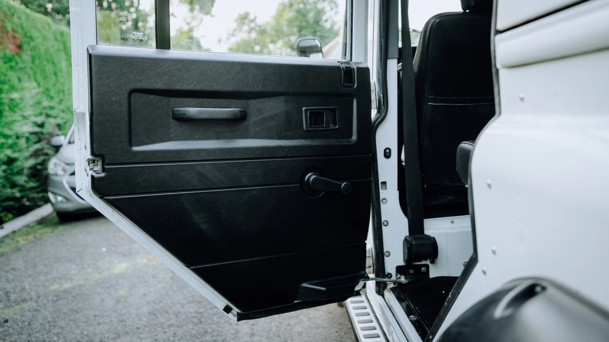 2006 Land Rover Defender 110 - Image 28 of 30