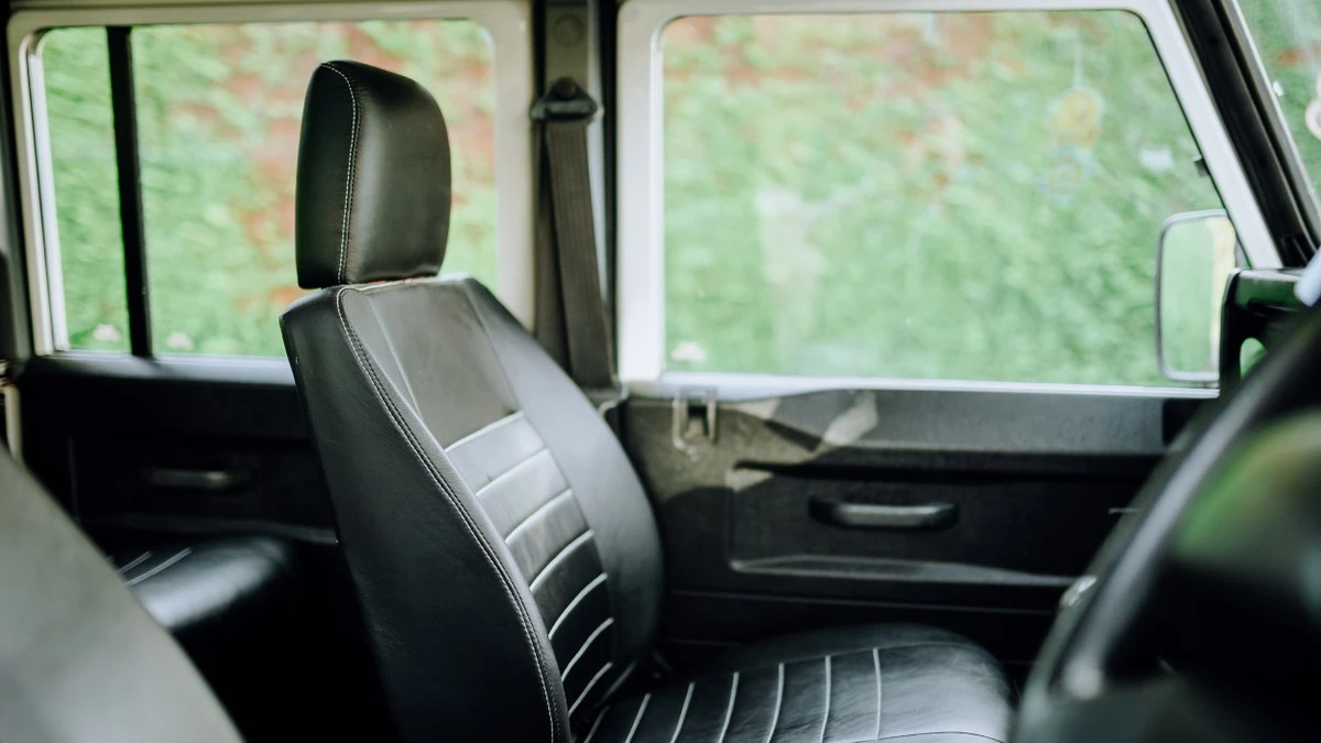 2006 Land Rover Defender 110 - Image 21 of 30