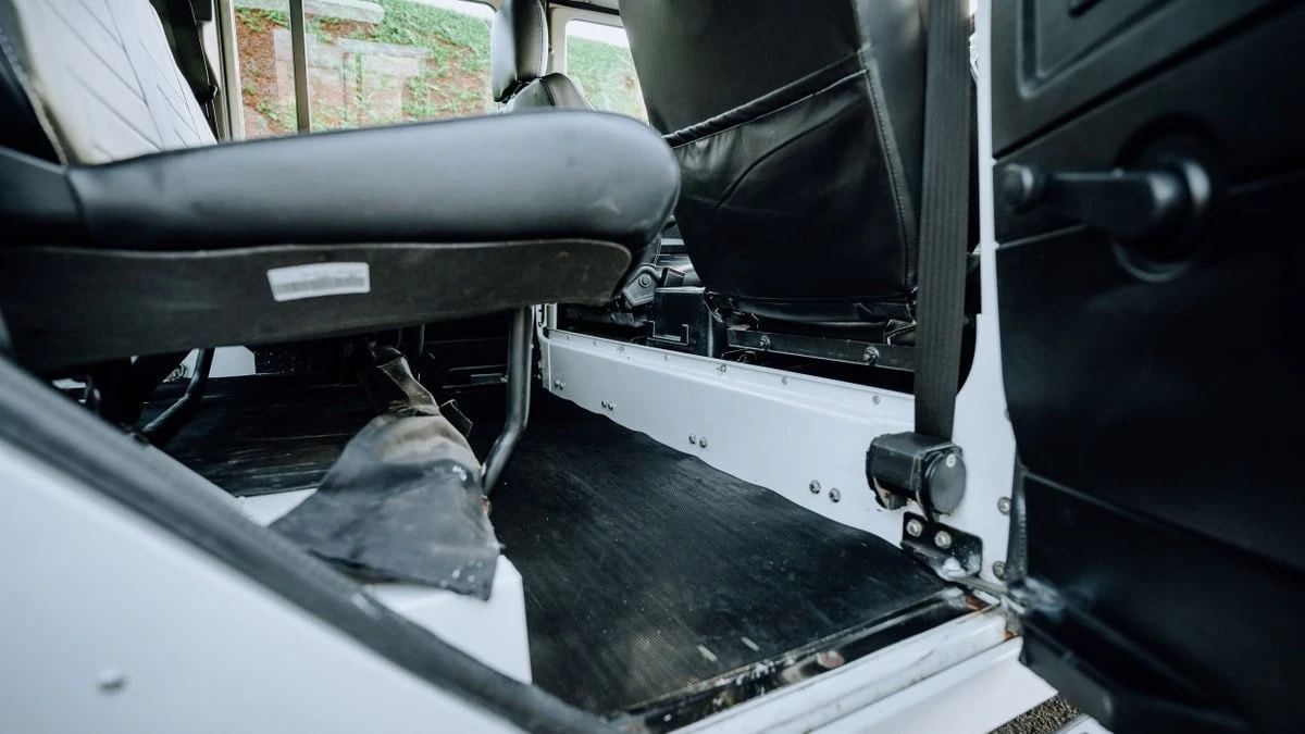 2006 Land Rover Defender 110 - Image 27 of 30