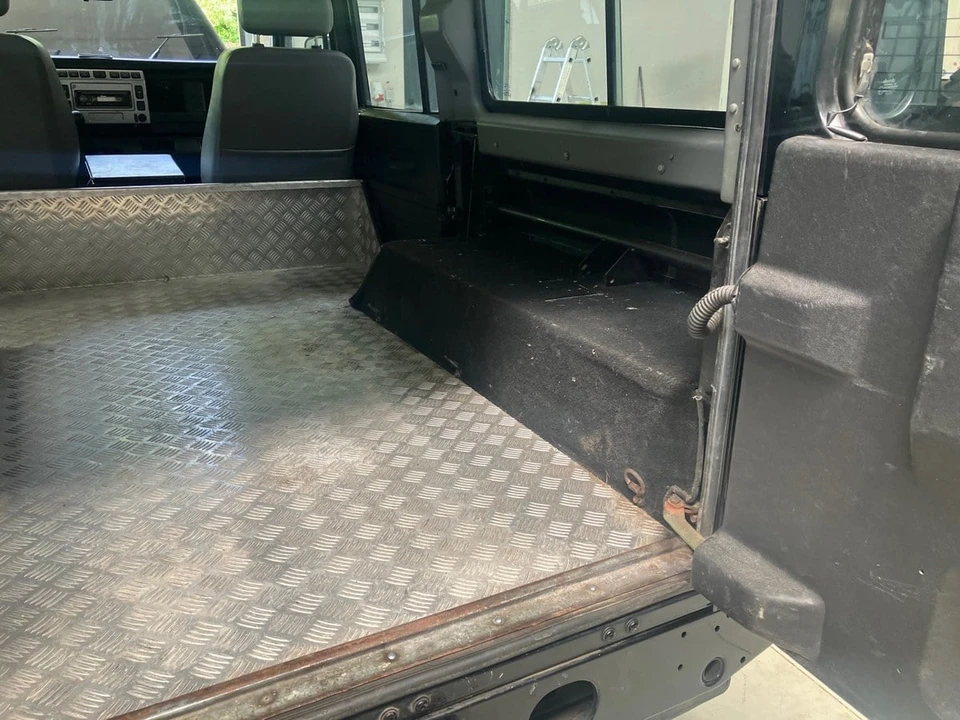 2006 Land Rover Defender 110 - Image 28 of 30