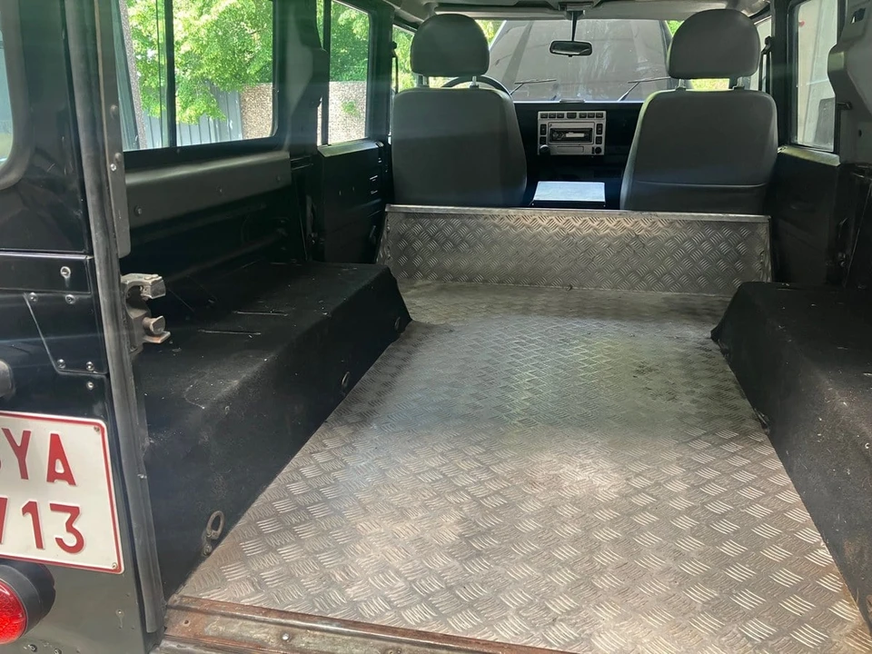 2006 Land Rover Defender 110 - Image 29 of 30