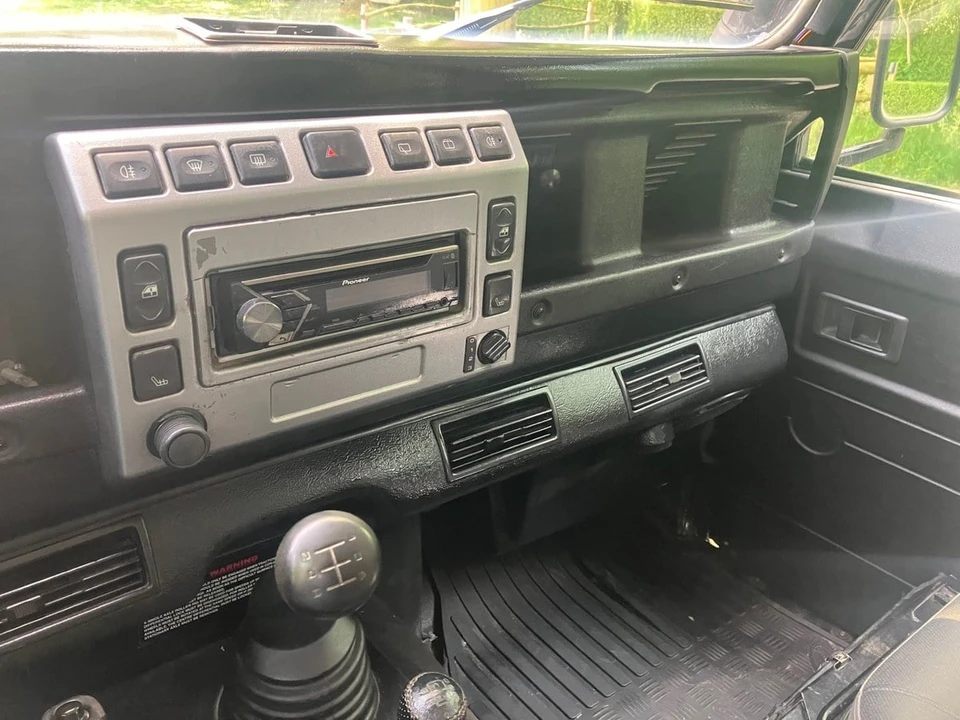 2006 Land Rover Defender 110 - Image 17 of 30
