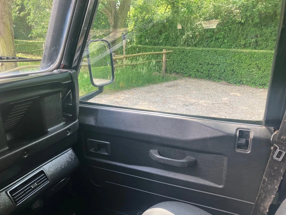 2006 Land Rover Defender 110 - Image 18 of 30