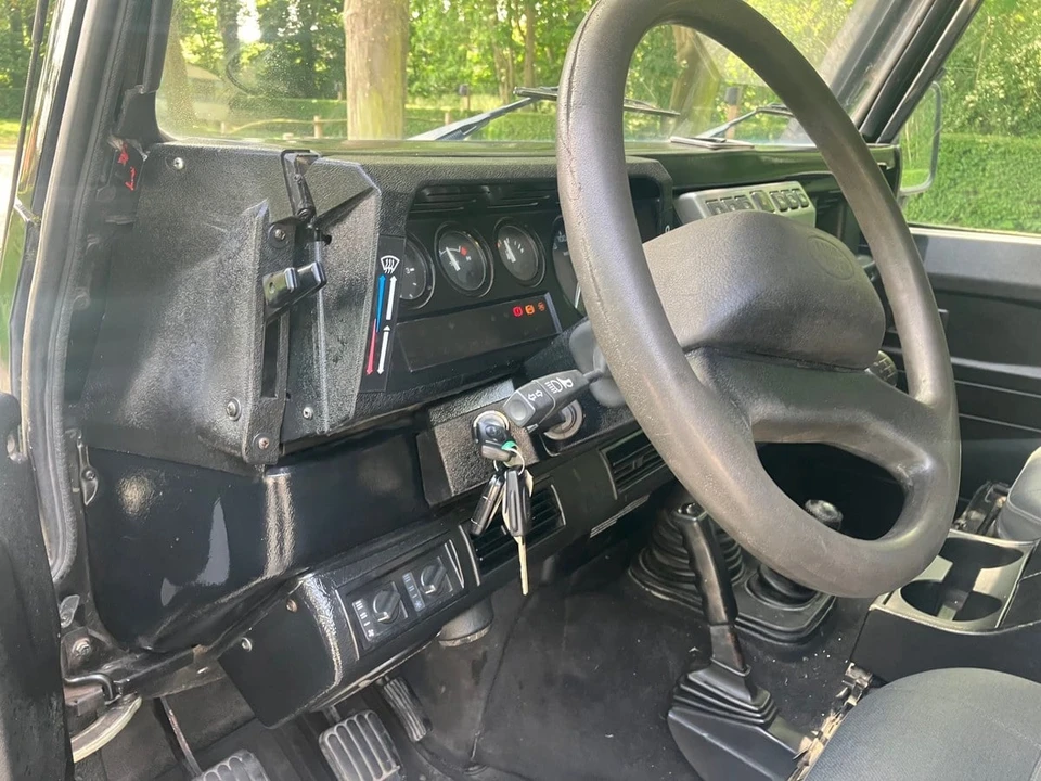 2006 Land Rover Defender 110 - Image 21 of 30