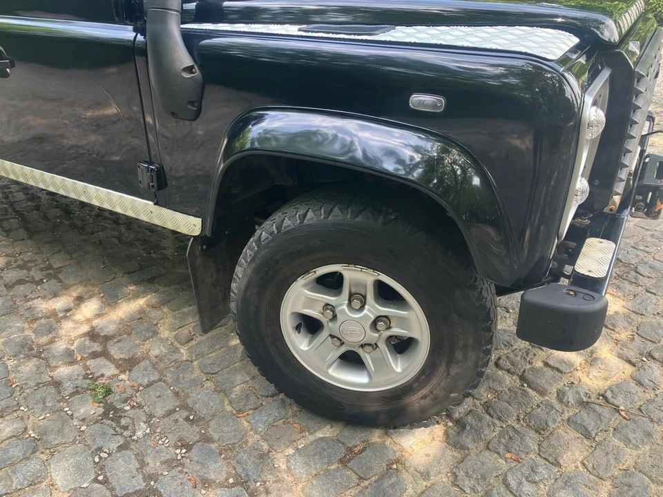 2006 Land Rover Defender 110 - Image 15 of 30