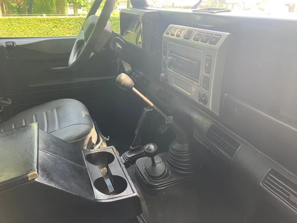 2006 Land Rover Defender 110 - Image 27 of 30