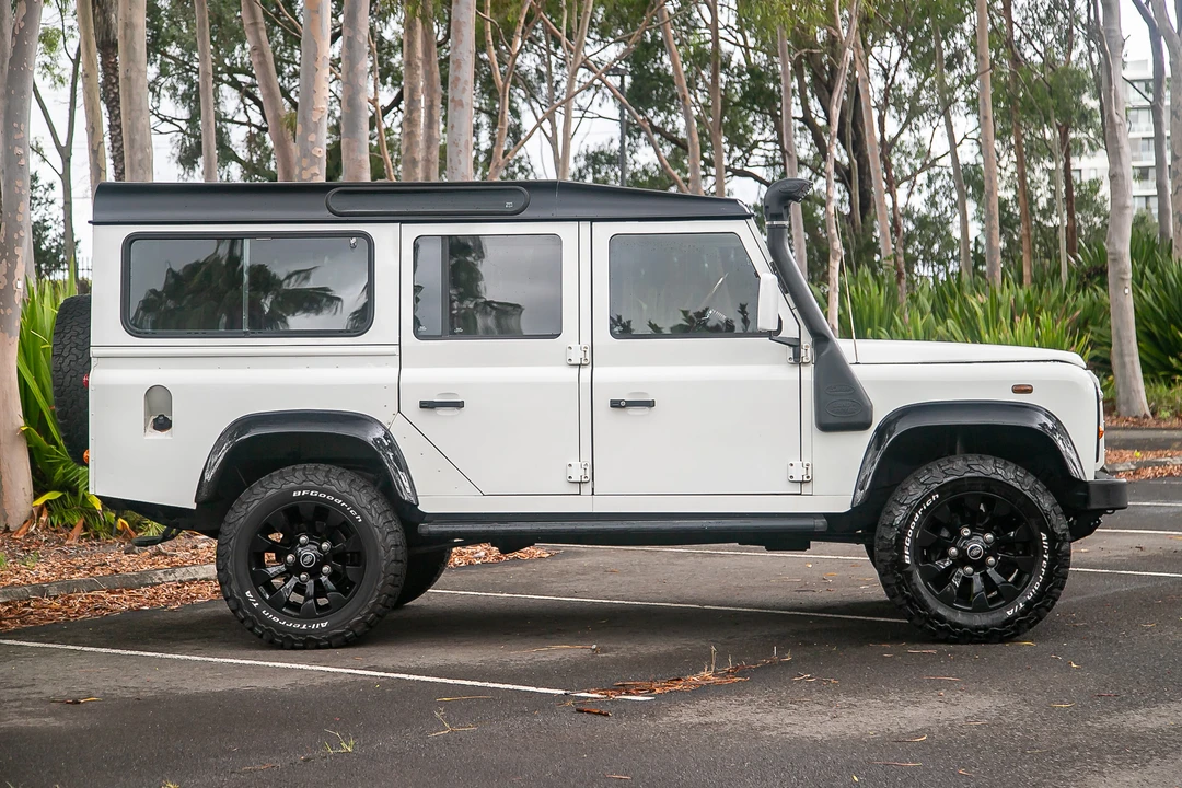 2006 Land Rover Defender 110 - Image 17 of 31