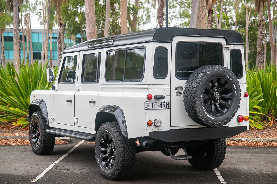 2006 Land Rover Defender 110 - Image 6 of 31