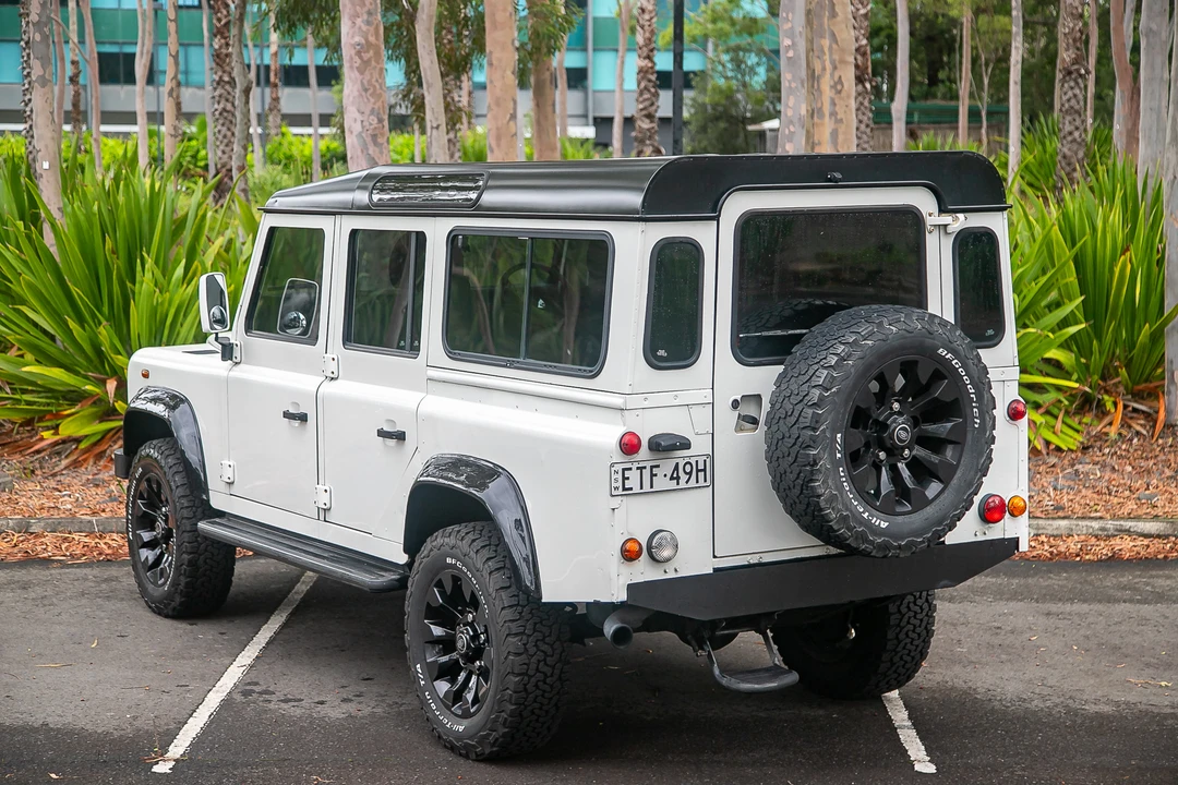 2006 Land Rover Defender 110 - Image 14 of 31