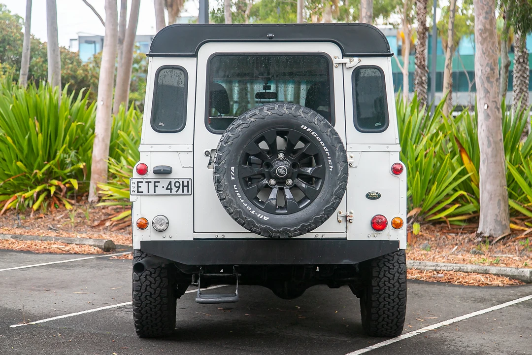 2006 Land Rover Defender 110 - Image 7 of 31