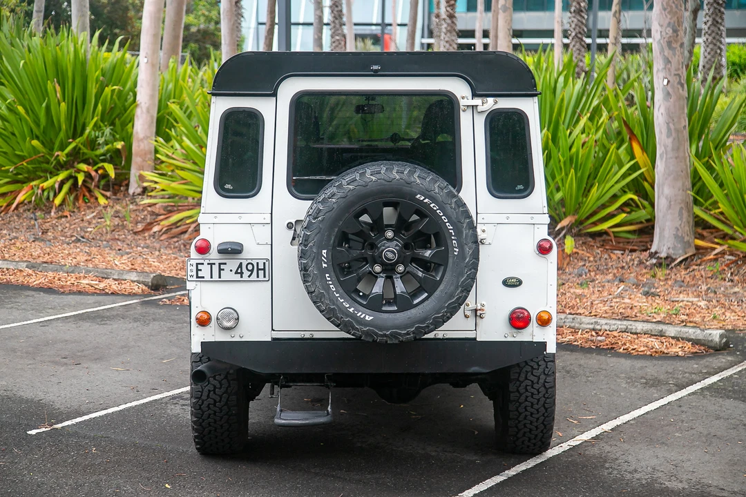 2006 Land Rover Defender 110 - Image 15 of 31
