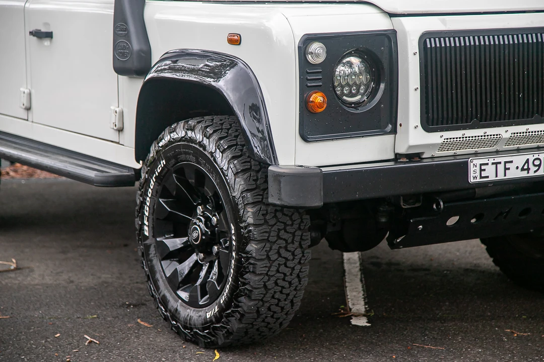 2006 Land Rover Defender 110 - Image 19 of 31