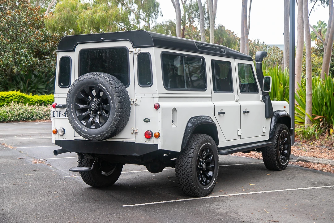 2006 Land Rover Defender 110 - Image 16 of 31