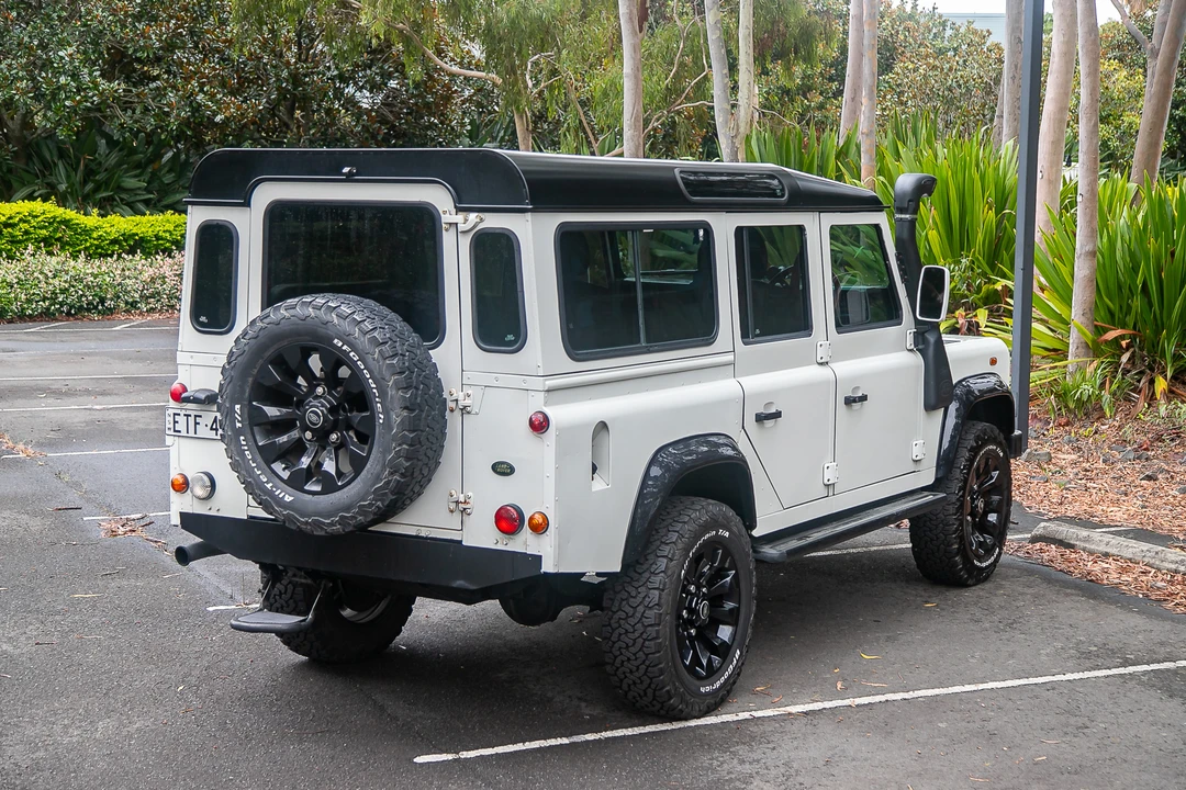 2006 Land Rover Defender 110 - Image 8 of 31