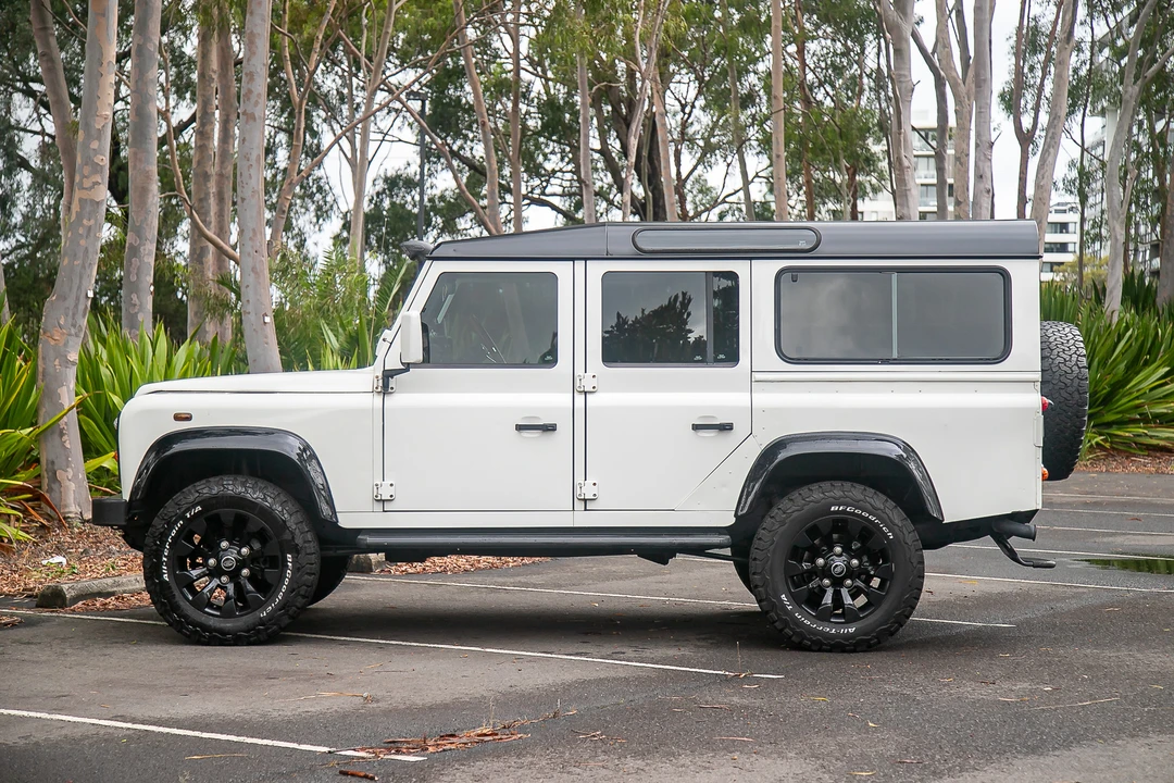 2006 Land Rover Defender 110 - Image 5 of 31