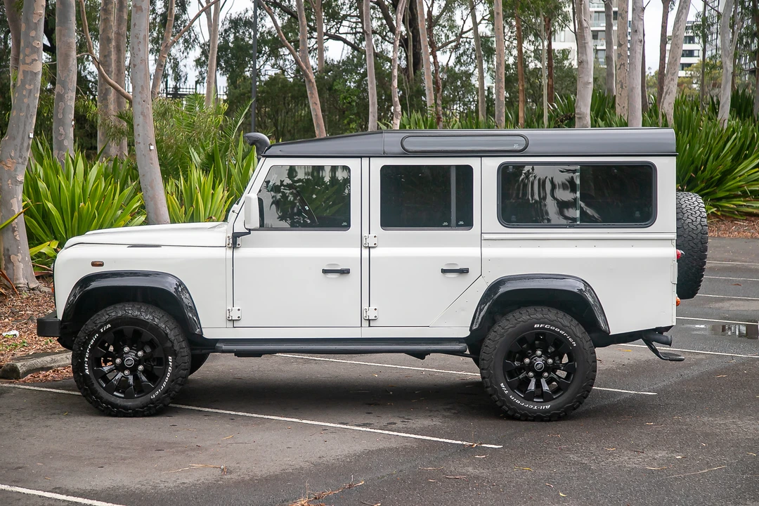 2006 Land Rover Defender 110 - Image 13 of 31