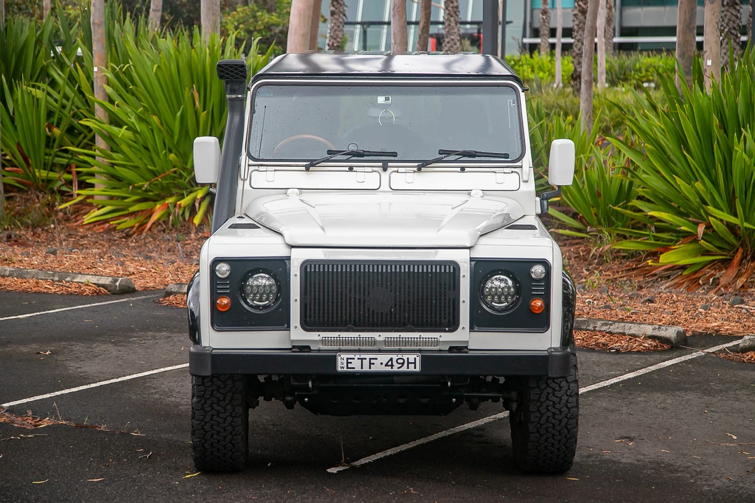 2006 Land Rover Defender 110 - Image 11 of 31