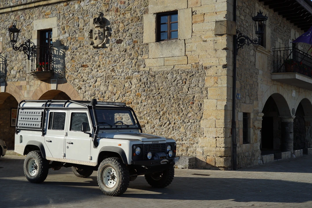 2006 Land Rover Defender 110 - Image 8 of 31