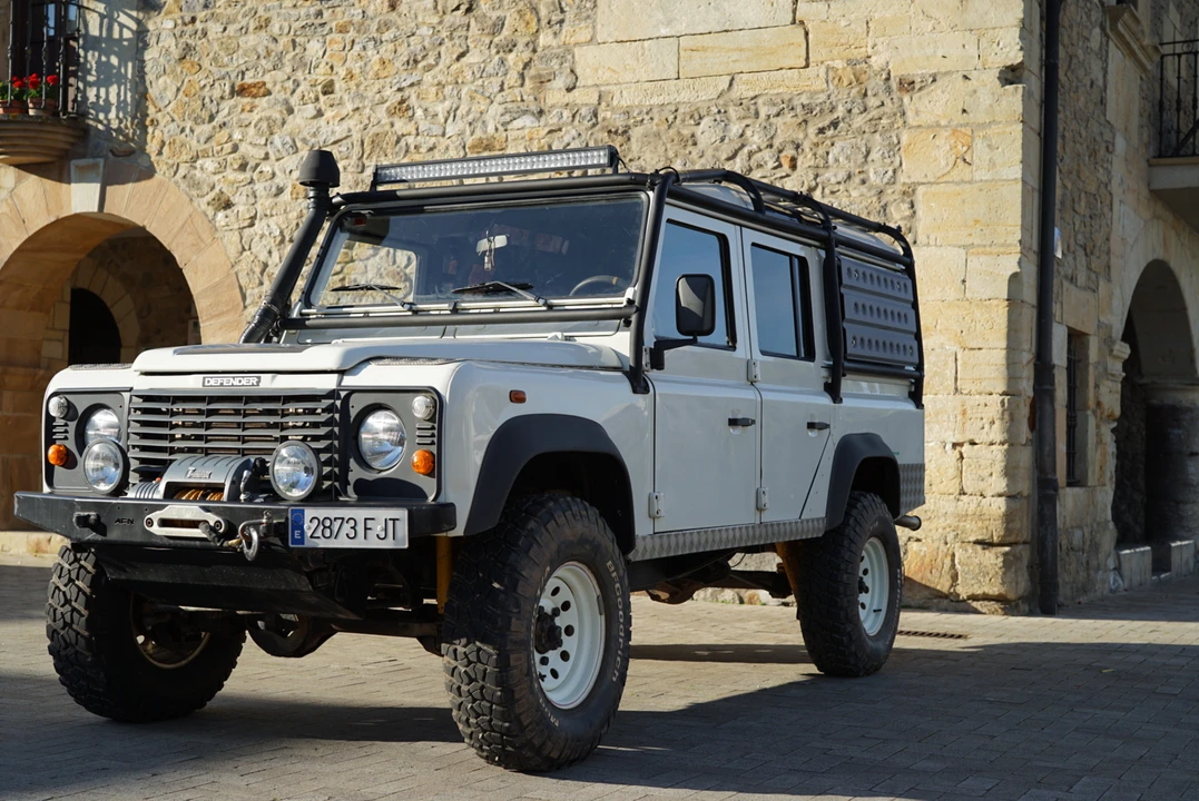 2006 Land Rover Defender 110 - Image 9 of 31