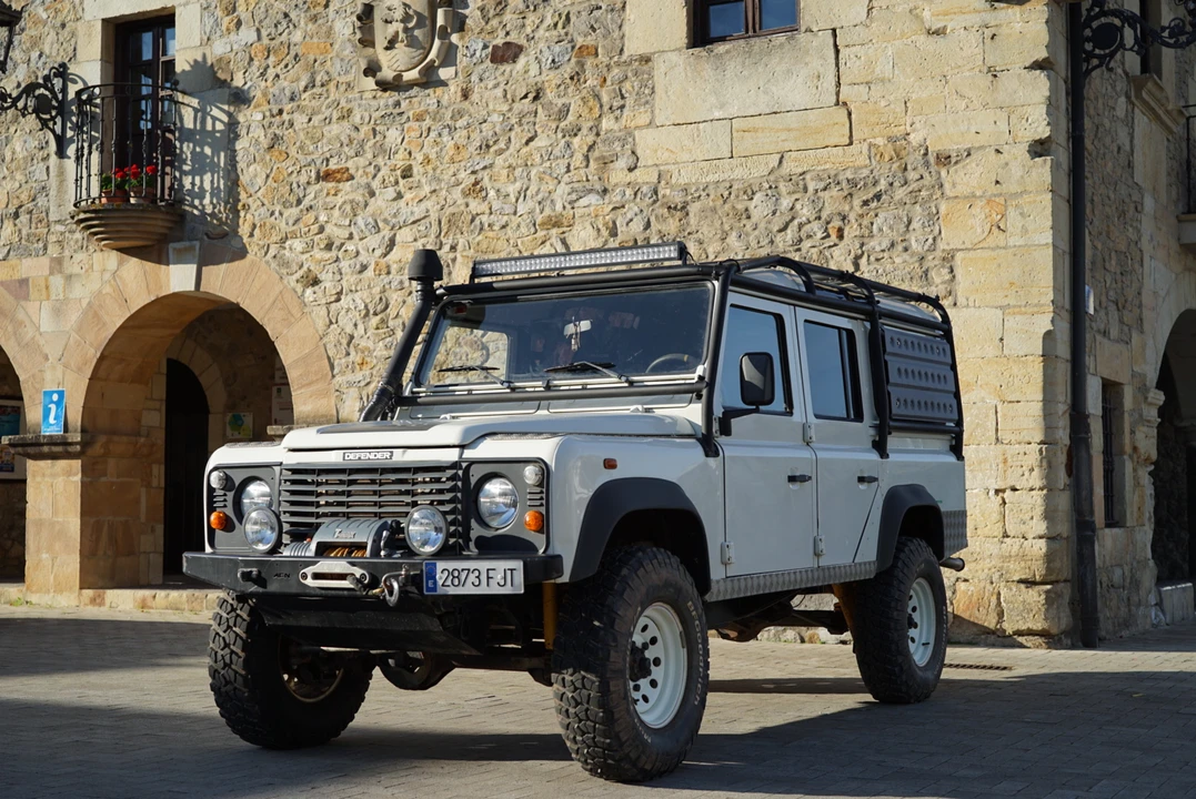 2006 Land Rover Defender 110 - Image 4 of 31
