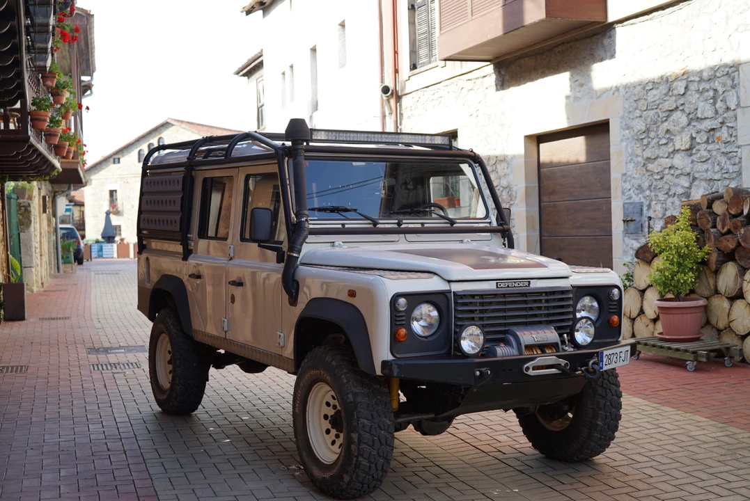2006 Land Rover Defender 110 - Image 3 of 31