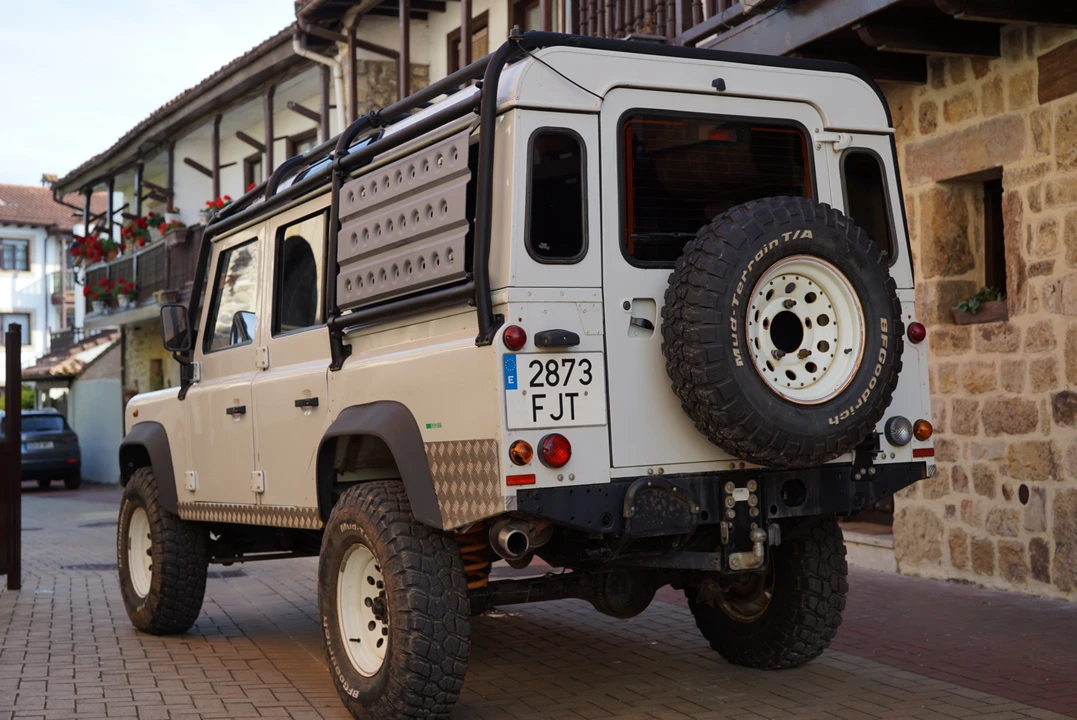 2006 Land Rover Defender 110 - Image 5 of 31