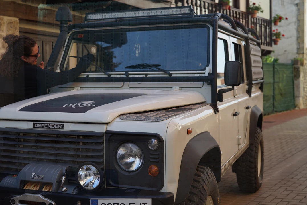 2006 Land Rover Defender 110 - Image 10 of 31