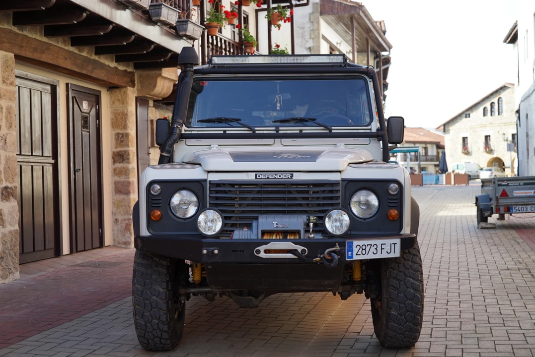 2006 Land Rover Defender 110 - Image 2 of 31