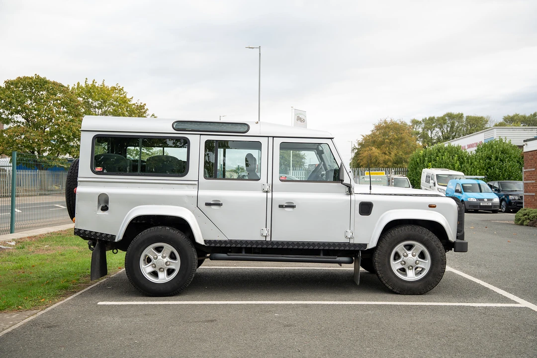 2006 Land Rover Defender 110 - Image 8 of 31