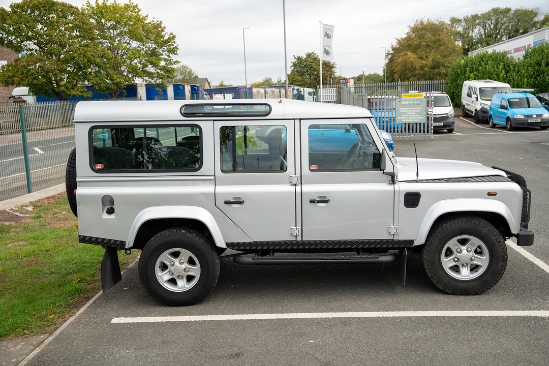 2006 Land Rover Defender 110 - Image 16 of 31