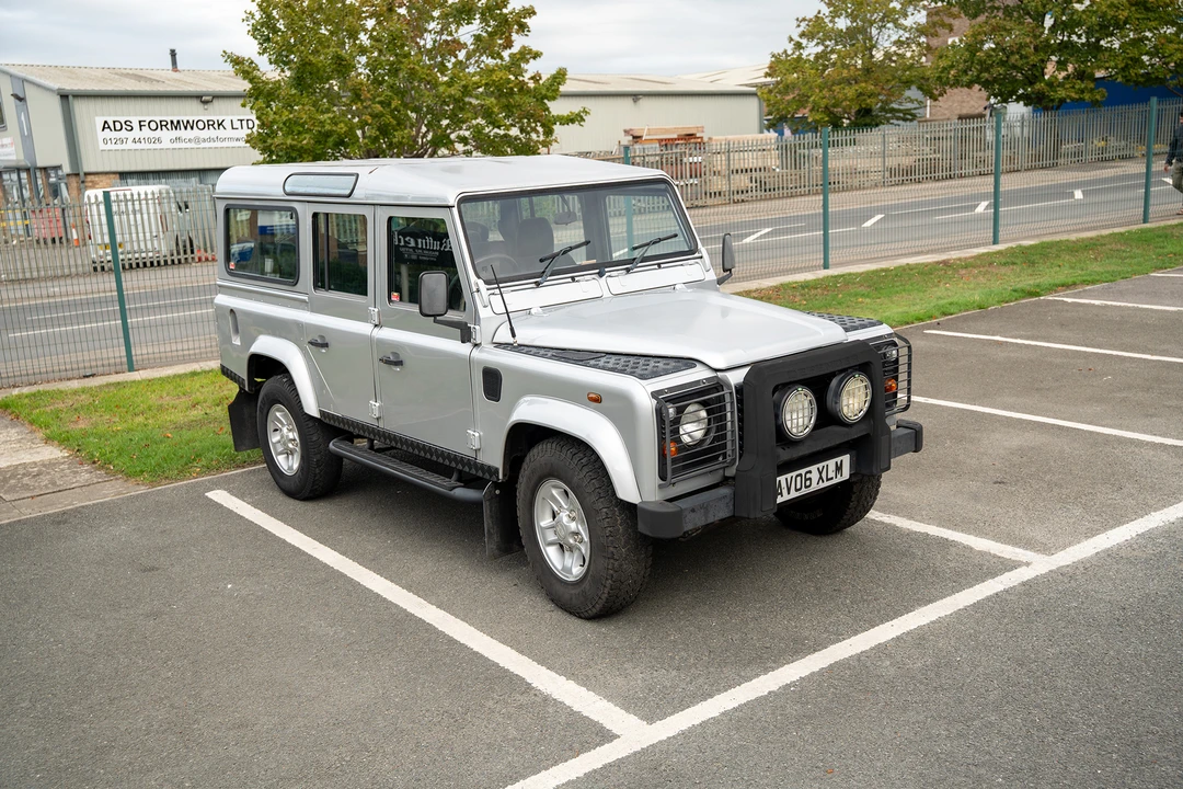 2006 Land Rover Defender 110 - Image 17 of 31