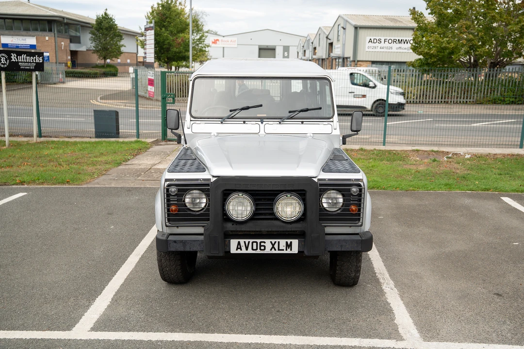 2006 Land Rover Defender 110 - Image 10 of 31